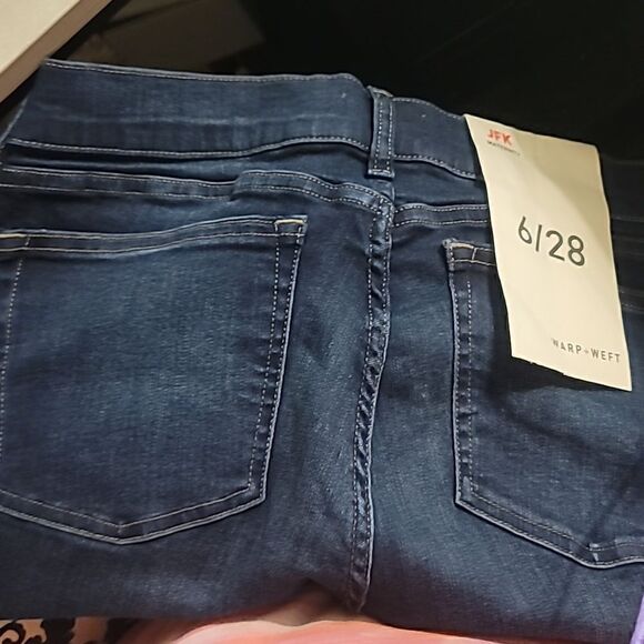 Warp and Weft Maternity Jean's Size 28x29 - Picture 8 of 8